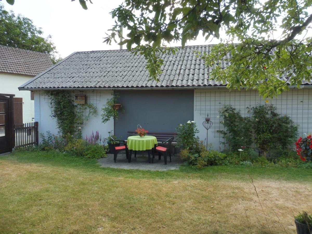 Apartment With Terrace And Pool In The Garden Pracht Exterior photo