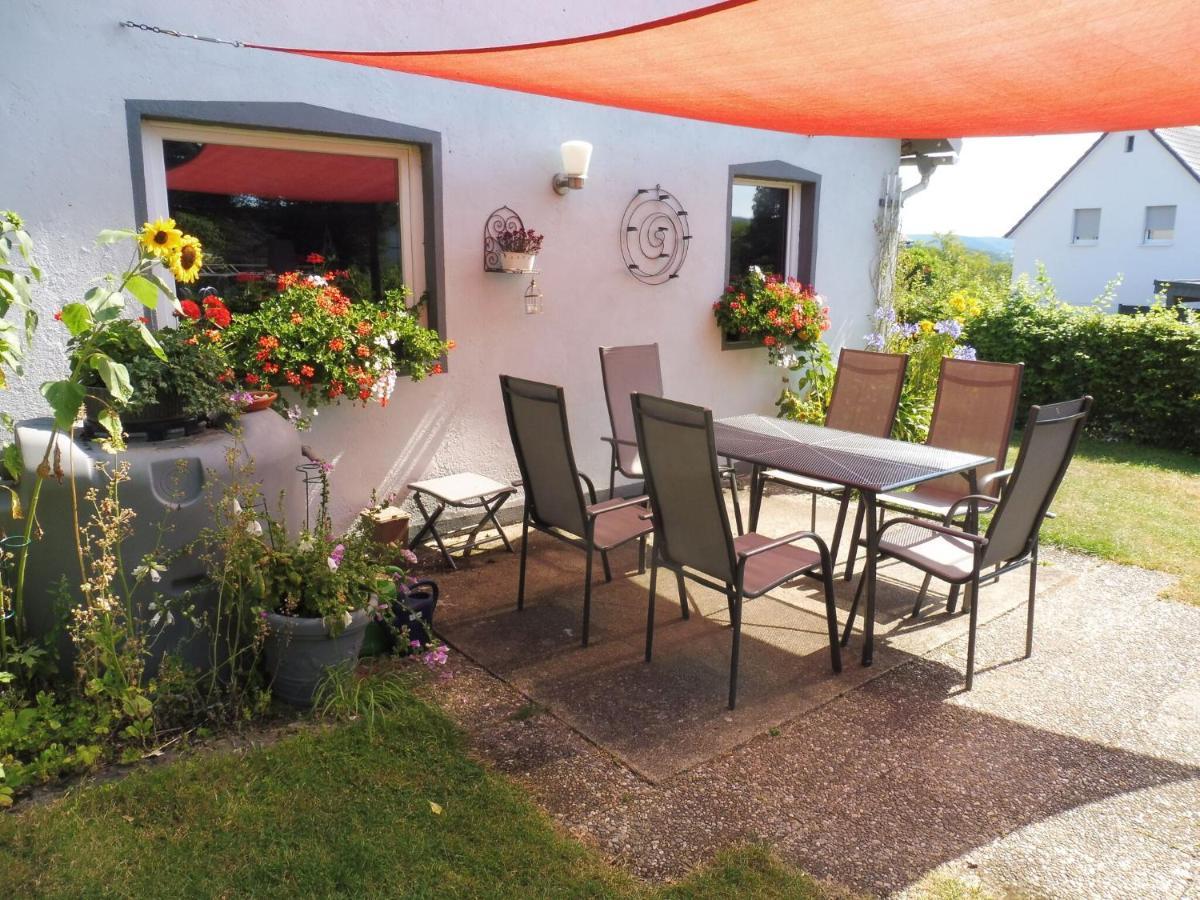 Apartment With Terrace And Pool In The Garden Pracht Exterior photo